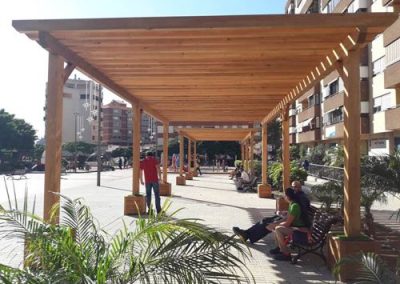 Instalación de pérgolas en Plaza Sabandeños