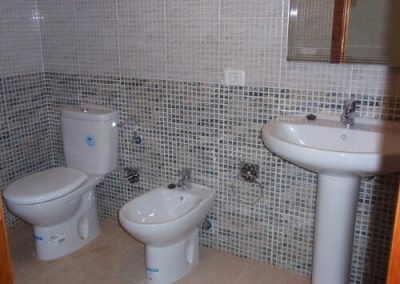 Baño terminado promoción inmobiliaria
